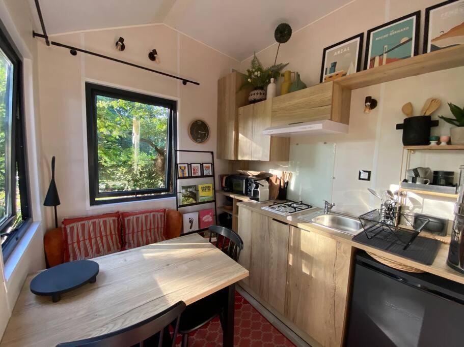 Tiny house sur terrain boisé à 10 mn de la mer Férel Extérieur photo